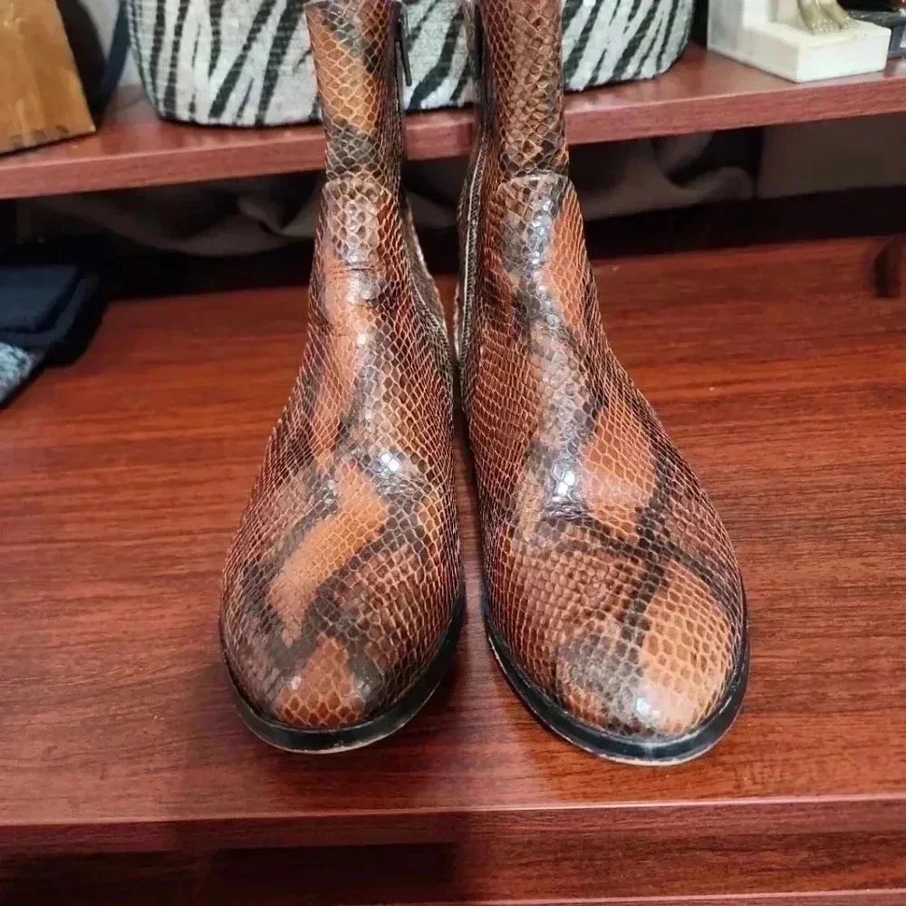 TOPSHOP Leather snakeskin Boots. Size 37